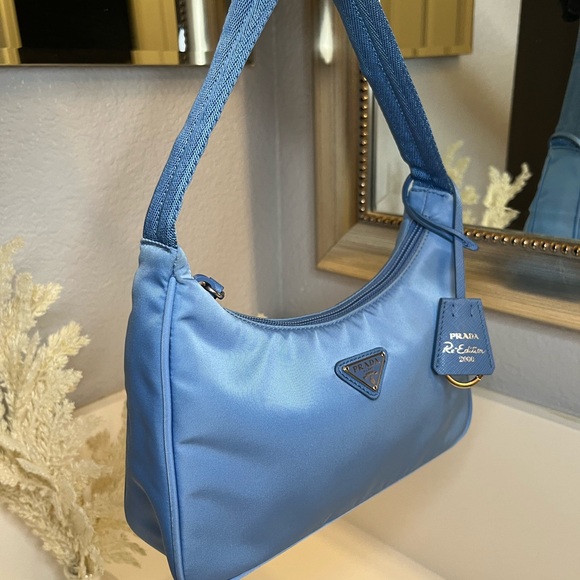 🎀 Prada
Re-Edition 2000 mini bag - Picture 8 of 17